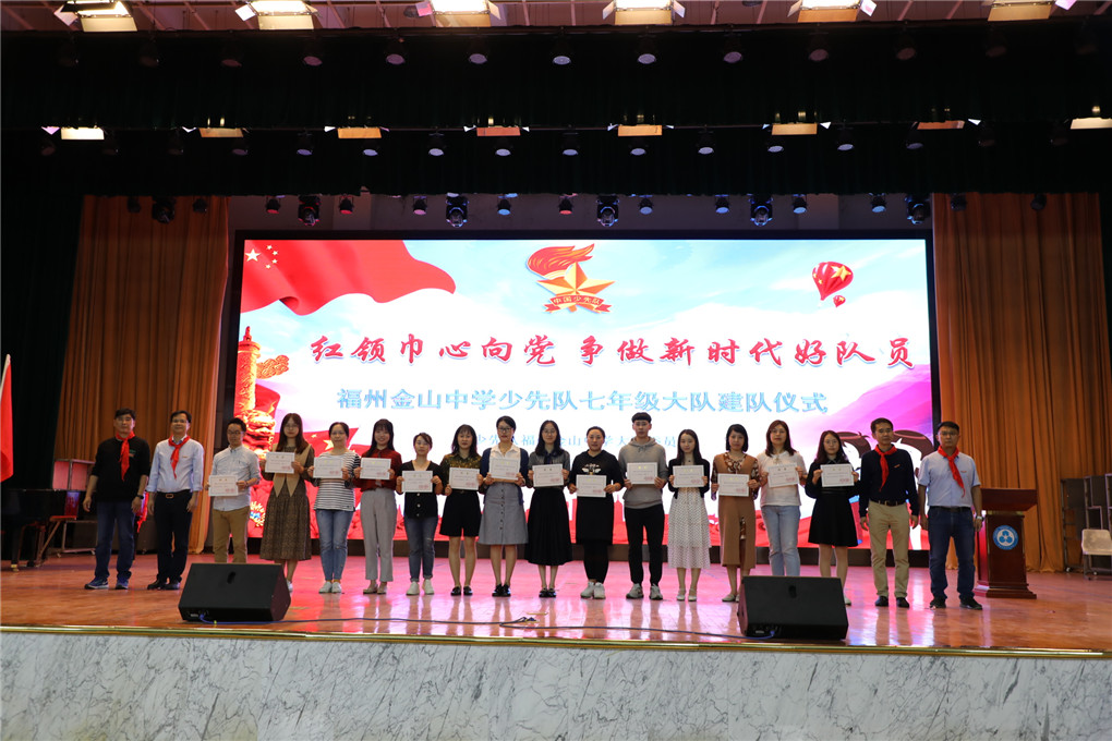 为辅导员颁发聘书.JPG
