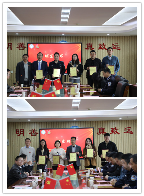 颁发聘书2.jpg 颁发聘书2.jpg