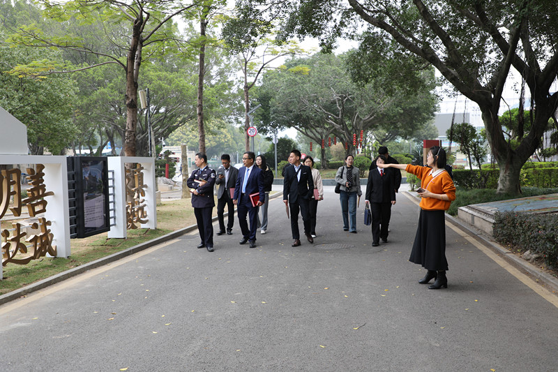 参观2_副本.jpg 参观2_副本.jpg