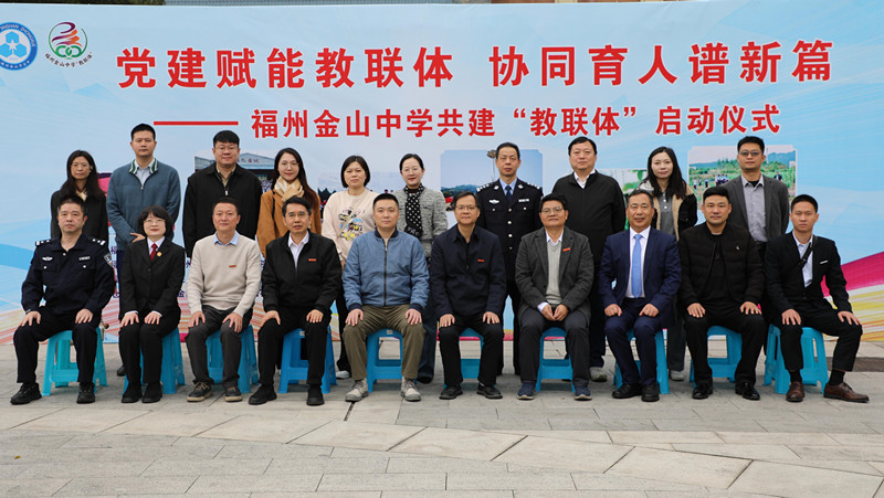 合影_副本.jpg 合影_副本.jpg