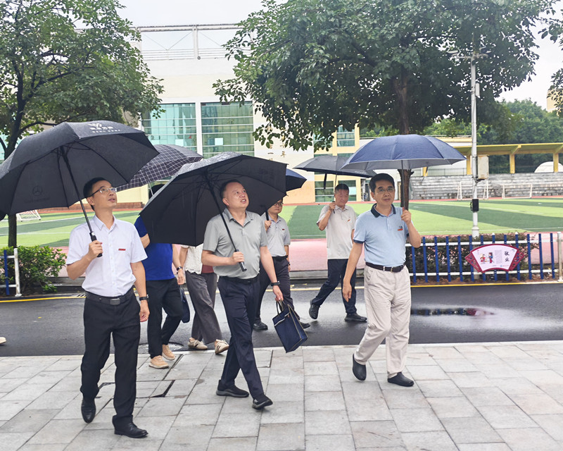 7参观金山中学新建教学综合楼_副本.jpg 7参观金山中学新建教学综合楼_副本.jpg